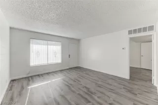 Photo #5: 2431604 Listing 