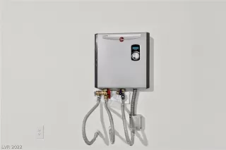 Photo #5: 2431606 Listing 