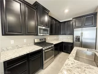Photo #5: 2431618 Listing 