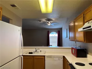 Photo #4: 2431659 Listing