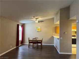 Photo #6: 2431659 Listing