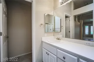 Photo #3: 2431685 Listing