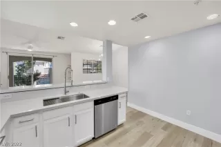 Photo #6: 2431686 Listing 