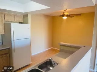 Photo #4: 2431687 Listing 