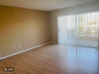 Photo #5: 2431687 Listing 