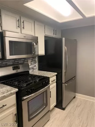 Photo #1: 2431707 Listing