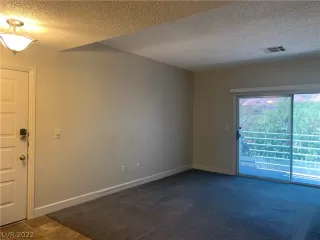 Photo #4: 2431707 Listing