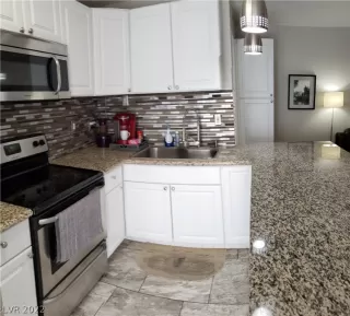 Photo #3: 2431761 Listing