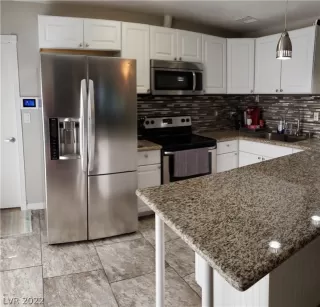 Photo #4: 2431761 Listing