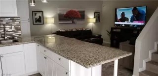 Photo #5: 2431761 Listing