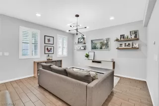 Photo #3: 2431775 Listing