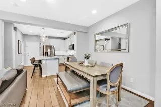 Photo #5: 2431775 Listing