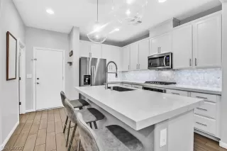 Photo #6: 2431775 Listing