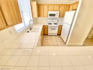 Photo #3: 2431793 Listing 