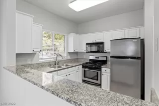 Photo #6: 2431801 Listing