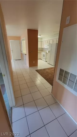 Photo #4: 2431850 Listing