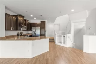 Photo #3: 2431870 Listing