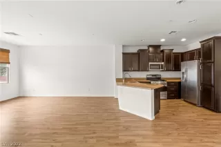 Photo #4: 2431870 Listing