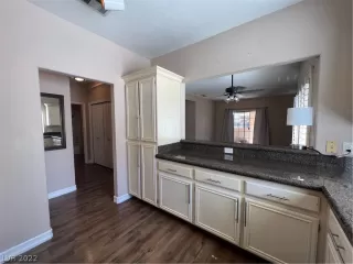 Photo #5: 2431891 Listing 
