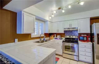 Photo #1: 2431894 Listing