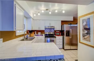 Photo #2: 2431894 Listing