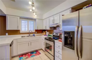 Photo #3: 2431894 Listing