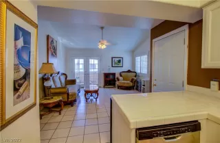 Photo #4: 2431894 Listing