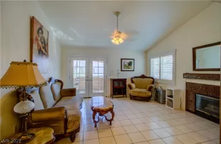 Photo #5: 2431894 Listing