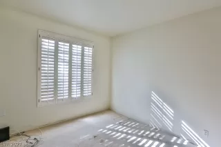 Photo #5: 2431911 Listing 