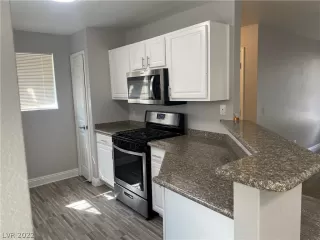 Photo #3: 2431923 Listing