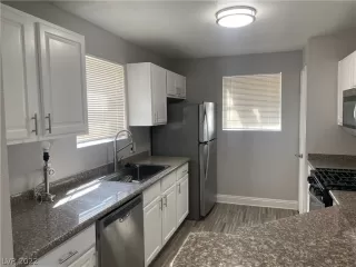 Photo #4: 2431923 Listing