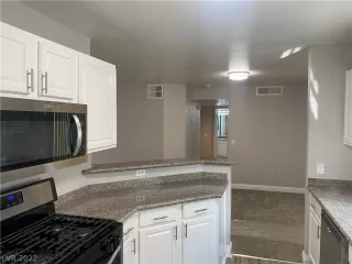 Photo #5: 2431923 Listing