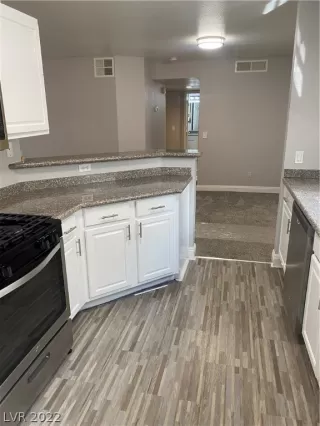 Photo #6: 2431923 Listing