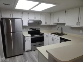 Photo #3: 2431936 Listing 