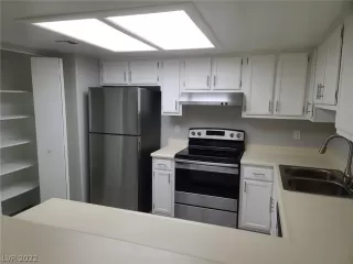 Photo #4: 2431936 Listing 