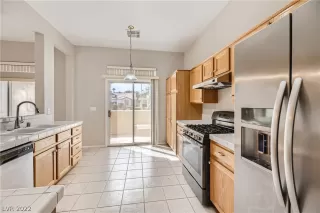 Photo #5: 2431947 Listing 