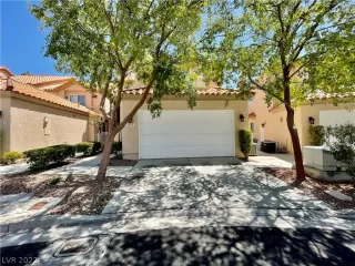 Photo #2: 2431960 Listing