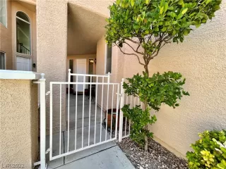 Photo #4: 2431960 Listing