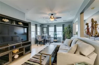 Photo #5: 2431968 Listing