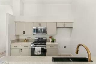 Photo #1: 2431972 Listing 