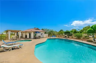 Photo #6: 2431972 Listing 