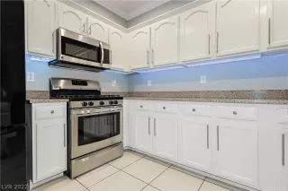 Photo #2: 2432006 Listing