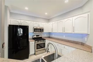 Photo #3: 2432006 Listing