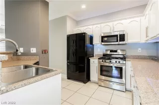 Photo #4: 2432006 Listing