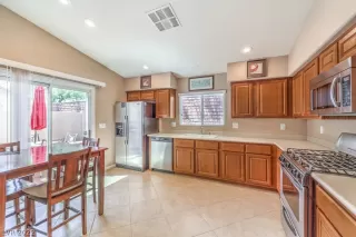 Photo #4: 2432020 Listing