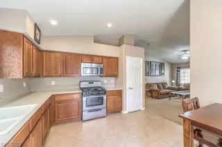 Photo #6: 2432020 Listing