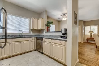 Photo #3: 2432027 Listing