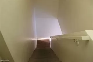 Photo #6: 2432027 Listing