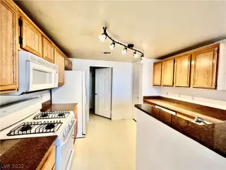 Photo #5: 2432047 Listing