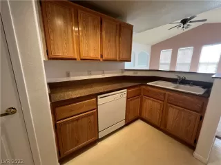 Photo #6: 2432047 Listing